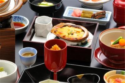 泥妹潮料理加盟 開(kāi)啟特色餐飲管理新篇章